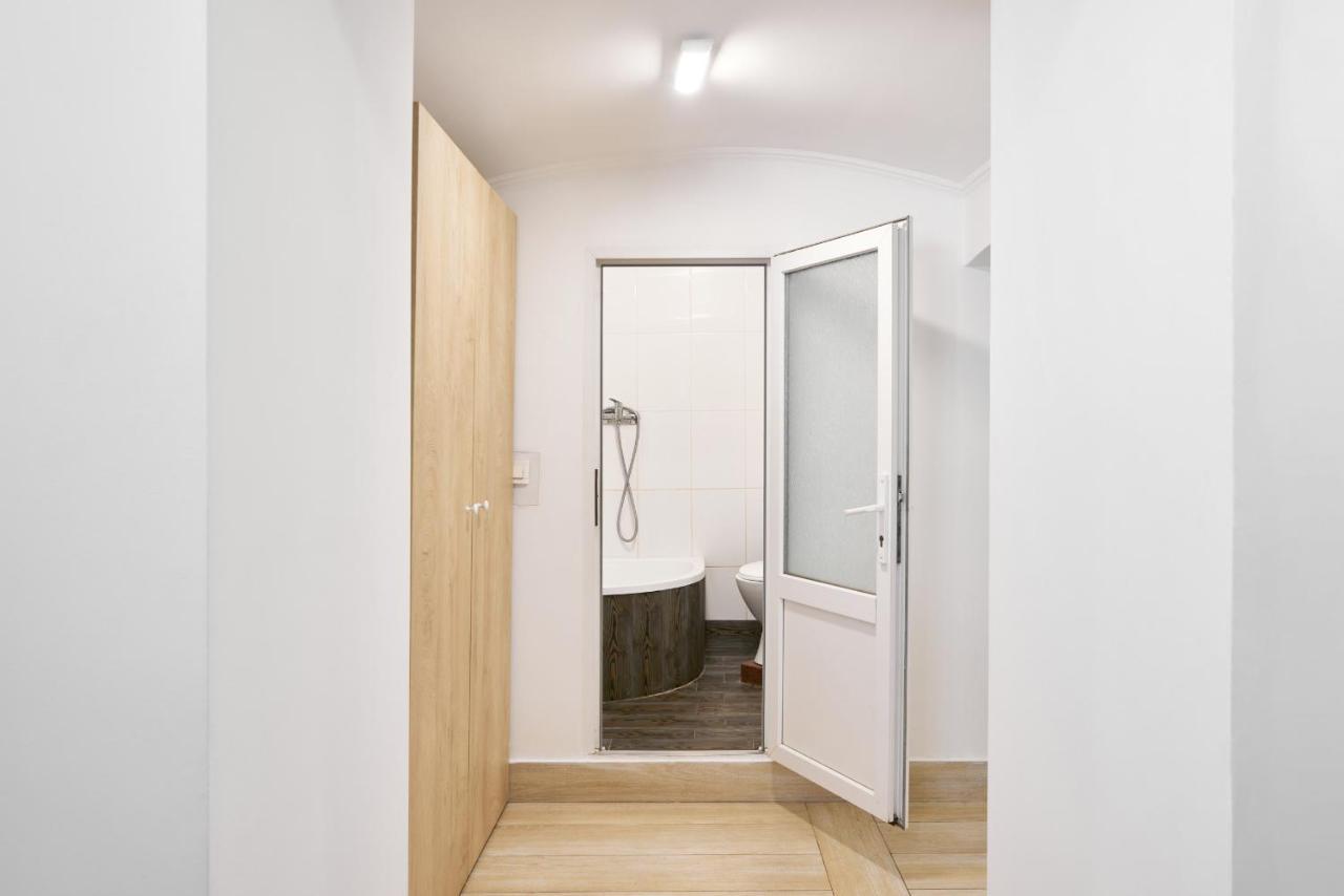 Квартира Для Вас! Вул. Голинського, 8! Apartman Lviv Kültér fotó