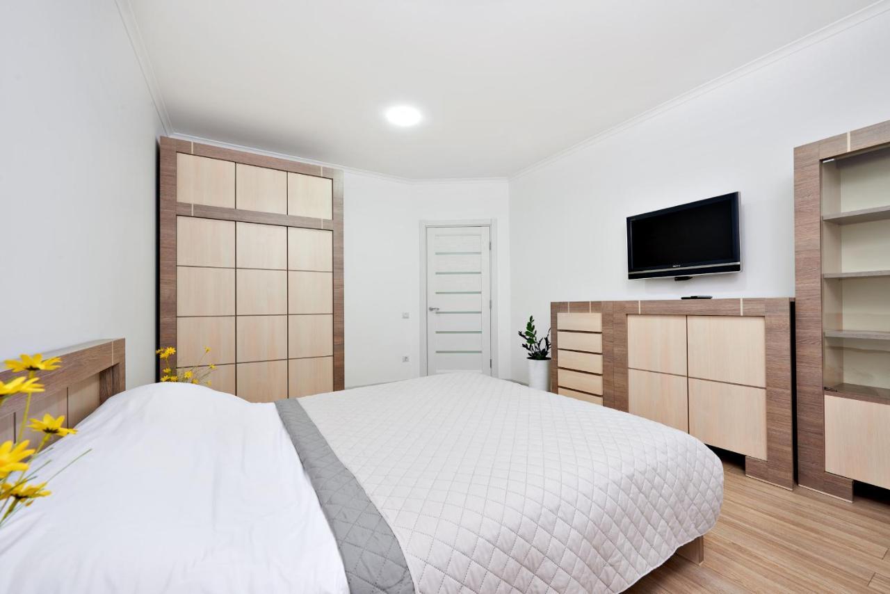 Квартира Для Вас! Вул. Голинського, 8! Apartman Lviv Kültér fotó