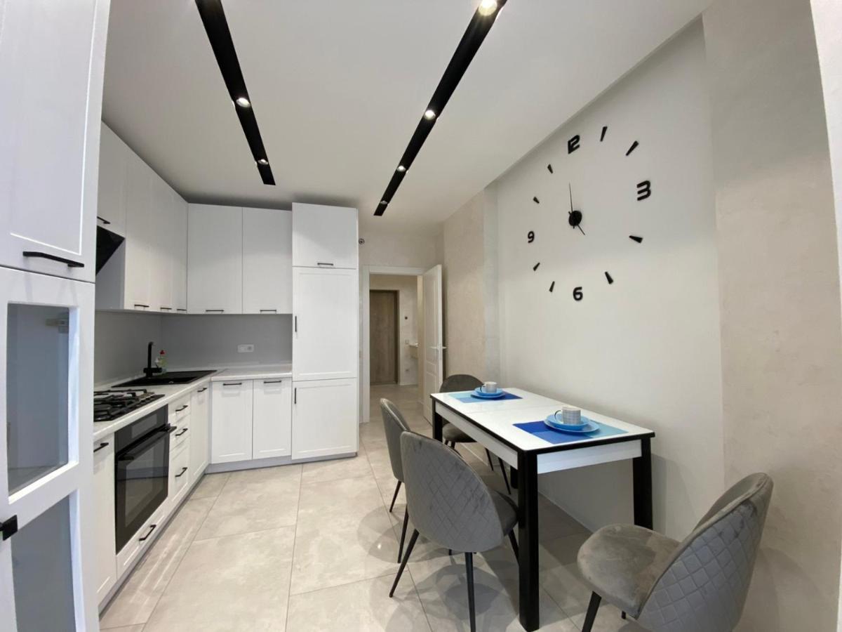Квартира Для Вас! Вул. Голинського, 8! Apartman Lviv Kültér fotó