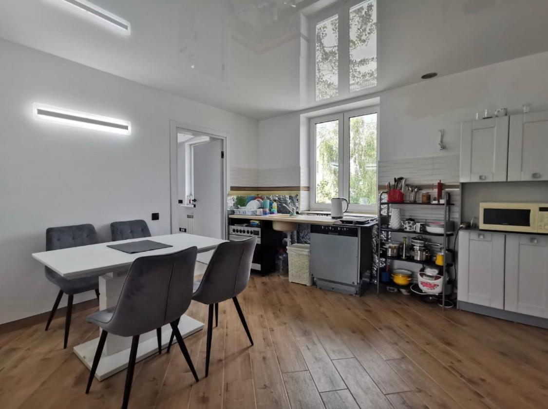 Квартира Для Вас! Вул. Голинського, 8! Apartman Lviv Kültér fotó