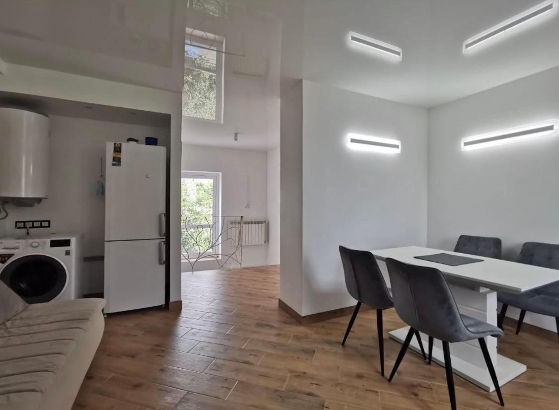 Квартира Для Вас! Вул. Голинського, 8! Apartman Lviv Kültér fotó